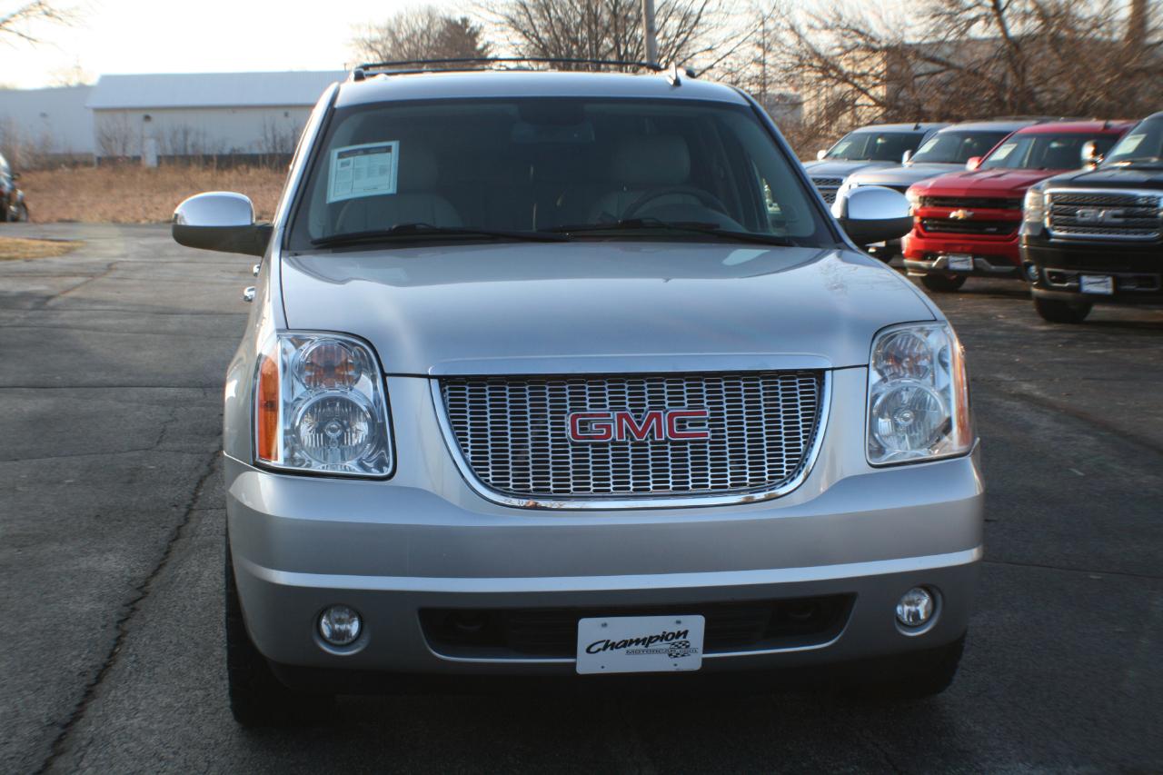 GMC Yukon XL SLT 1/2 Ton 4WD 2013