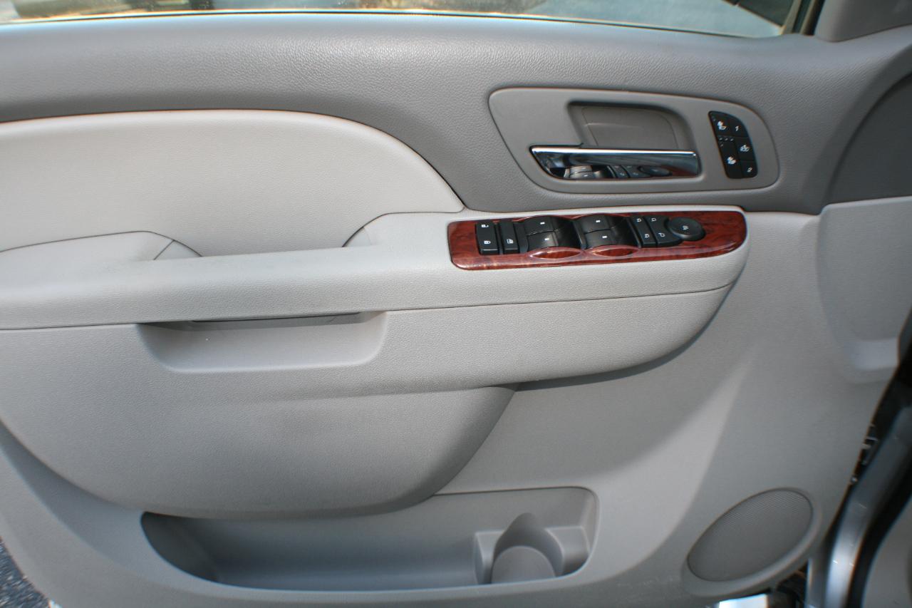 GMC Yukon XL SLT 1/2 Ton 4WD 2013