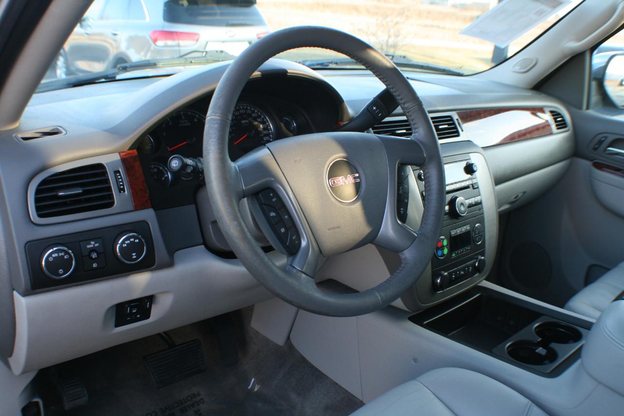 GMC Yukon XL SLT 1/2 Ton 4WD 2013