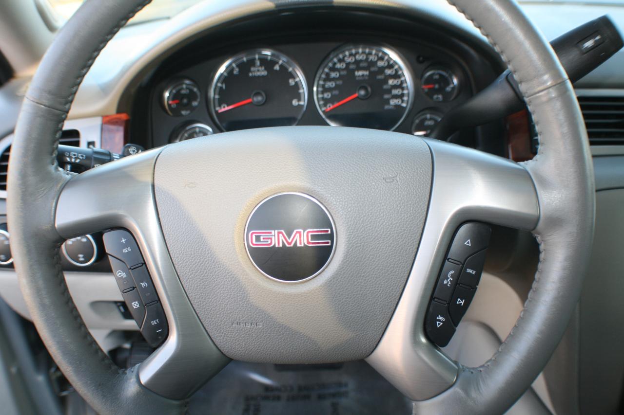 GMC Yukon XL SLT 1/2 Ton 4WD 2013