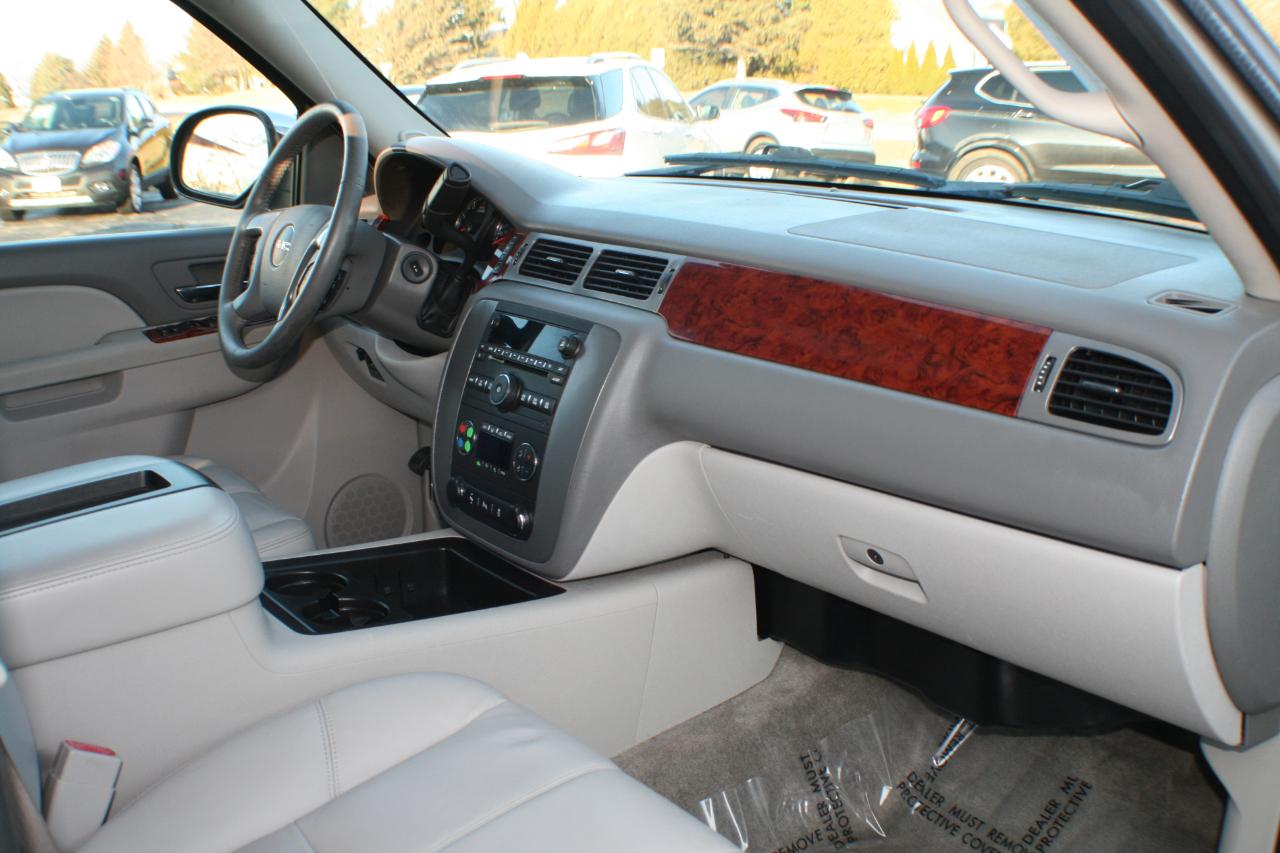 GMC Yukon XL SLT 1/2 Ton 4WD 2013