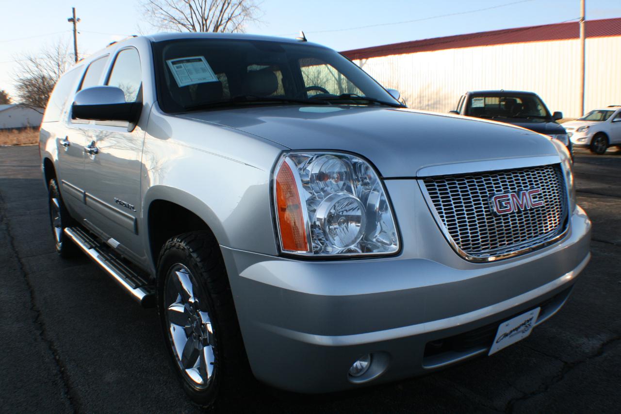 GMC Yukon XL SLT 1/2 Ton 4WD 2013