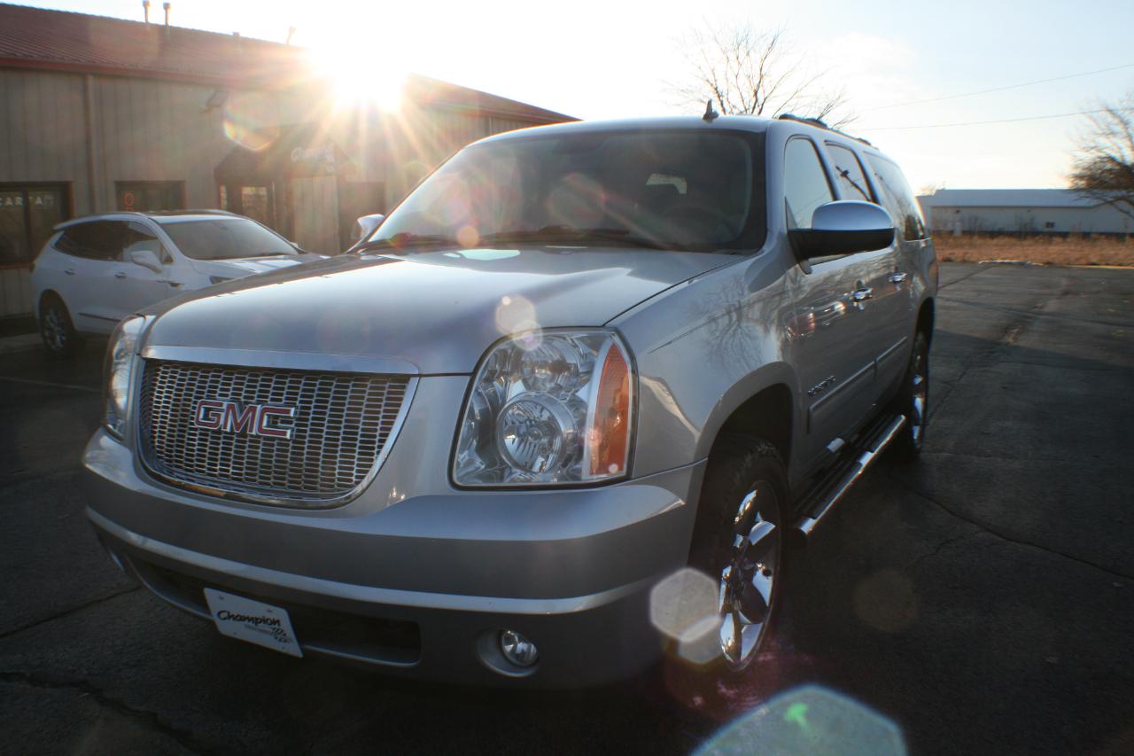 GMC Yukon XL SLT 1/2 Ton 4WD 2013