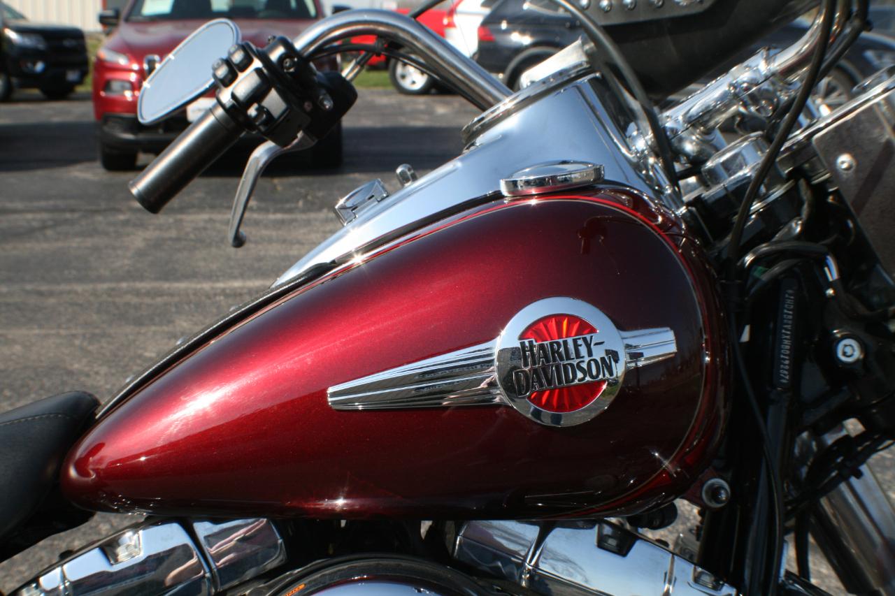 Harley-Davidson FLSTC103  2017