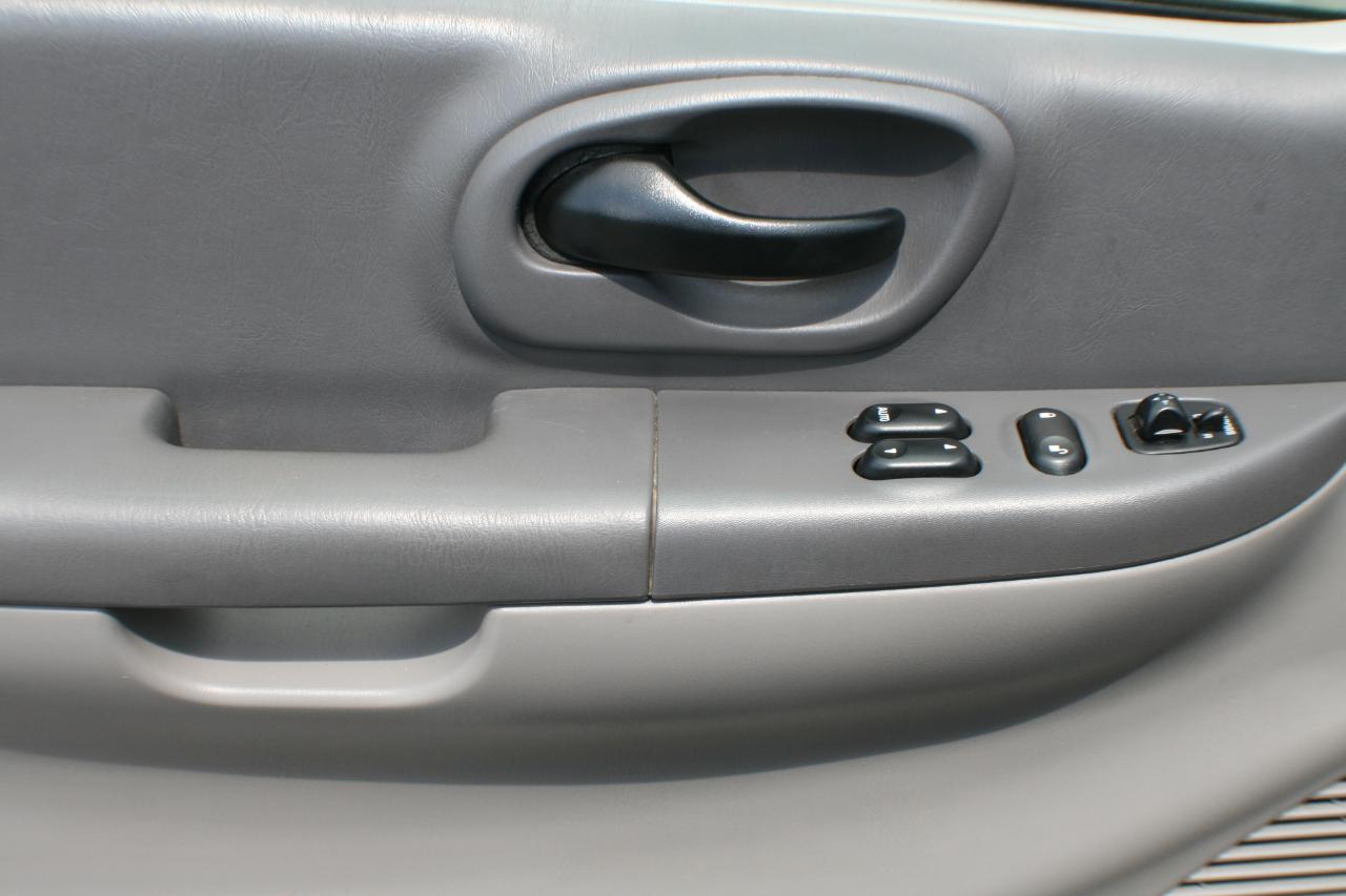 Ford F-150 Heritage XLT Long Bed 2WD 2004