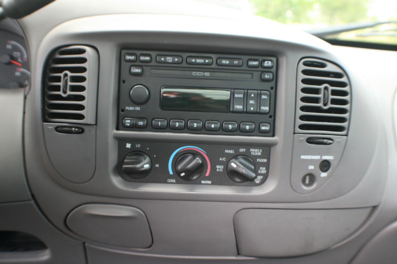 Ford F-150 Heritage XLT Long Bed 2WD 2004