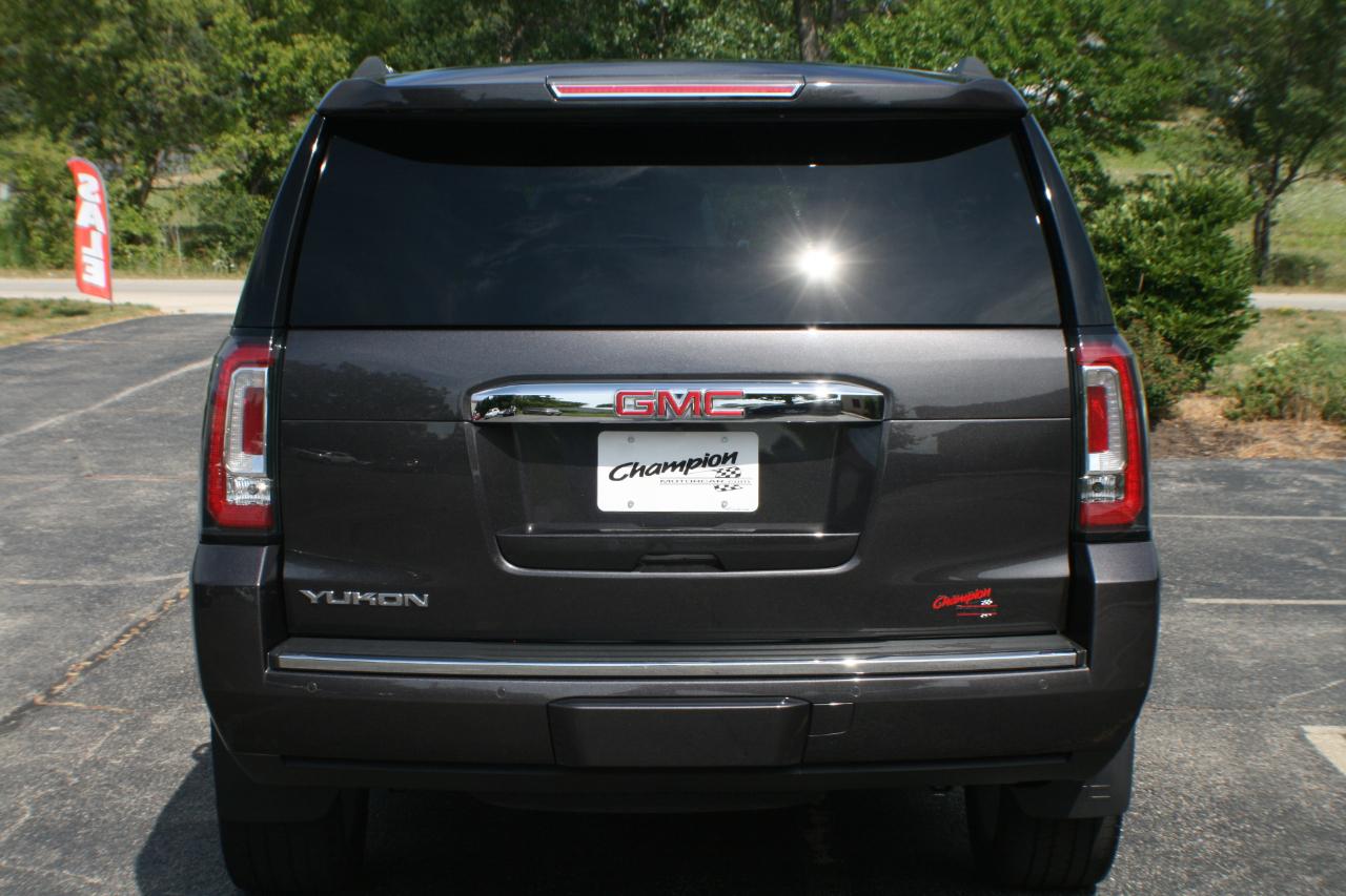 GMC Yukon Denali 4WD 2017