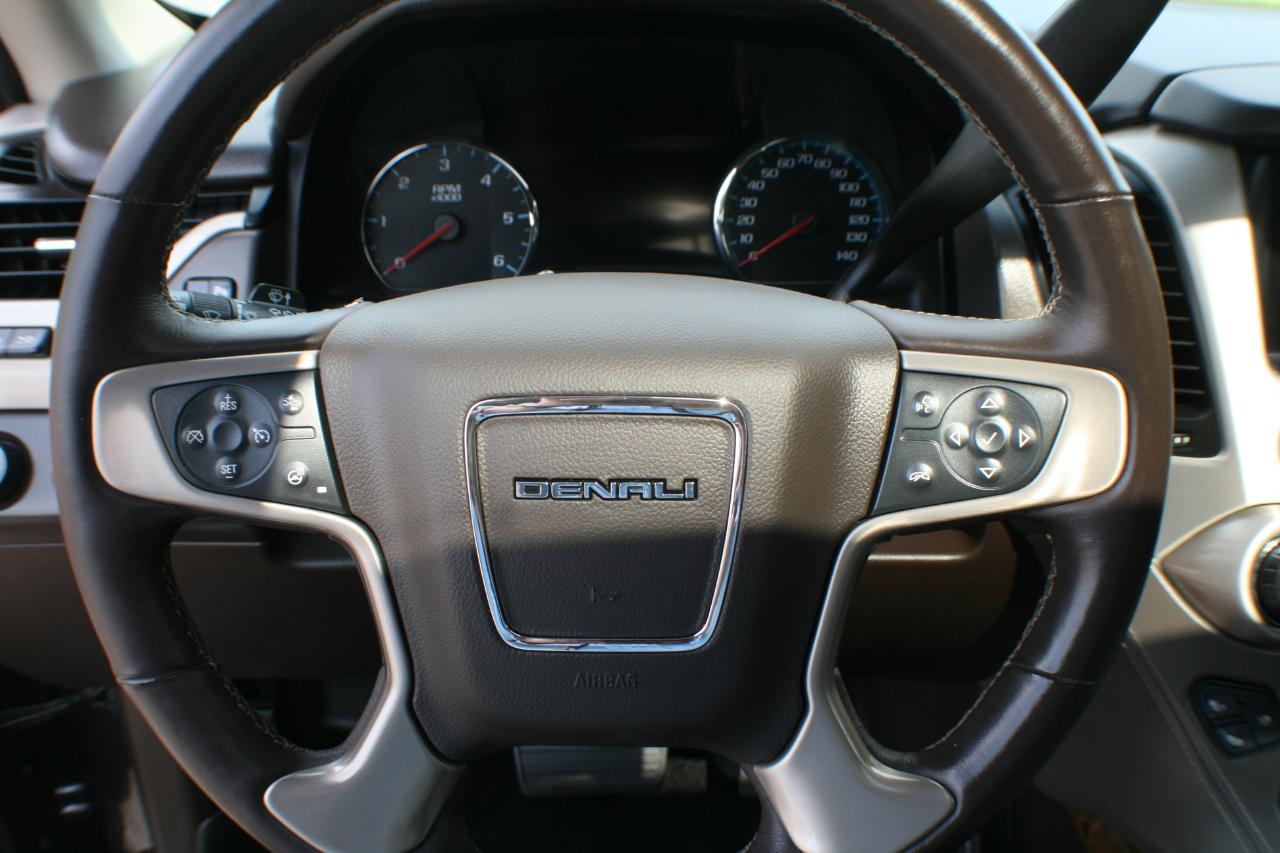 GMC Yukon Denali 4WD 2017