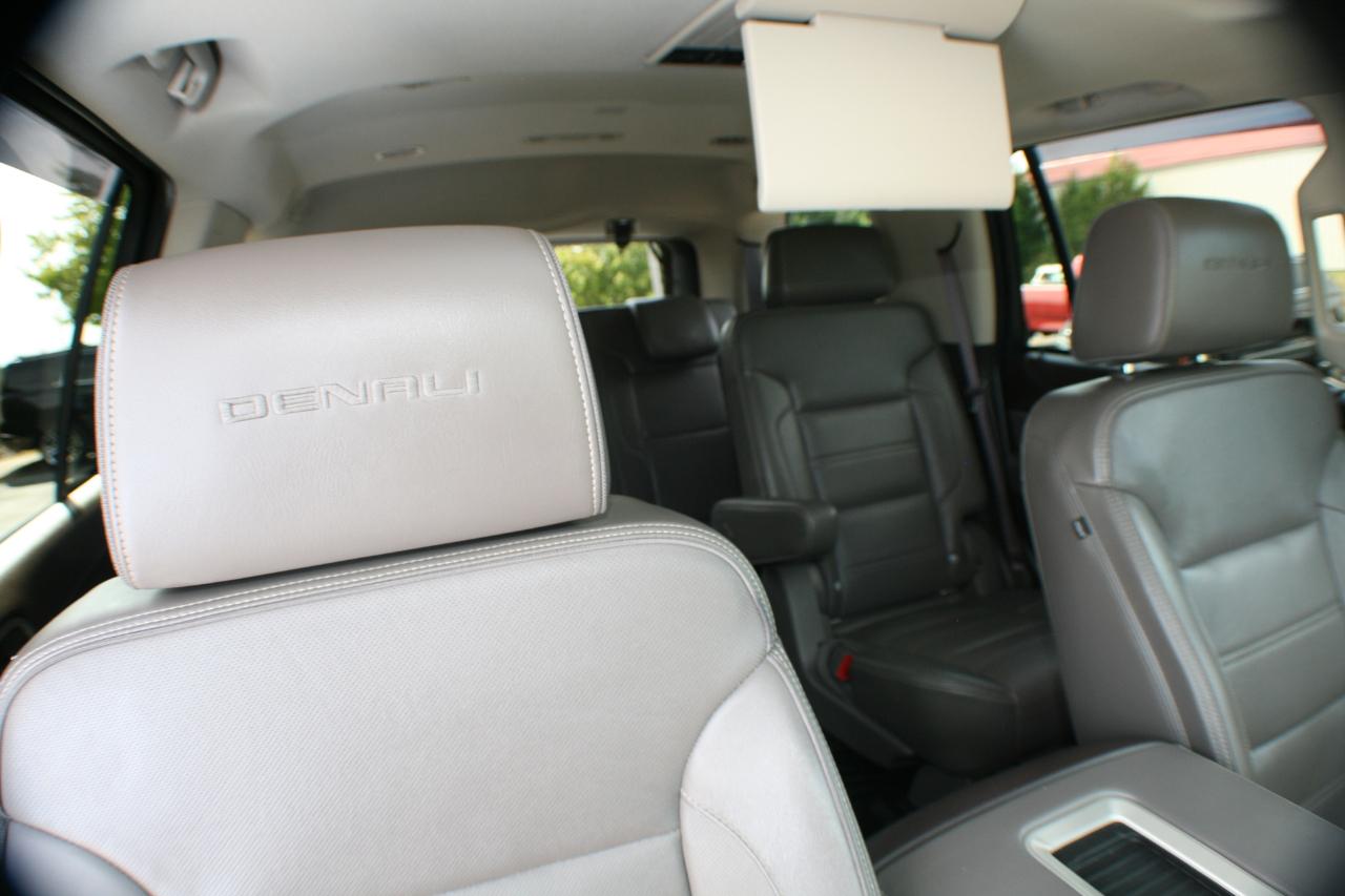 GMC Yukon Denali 4WD 2017