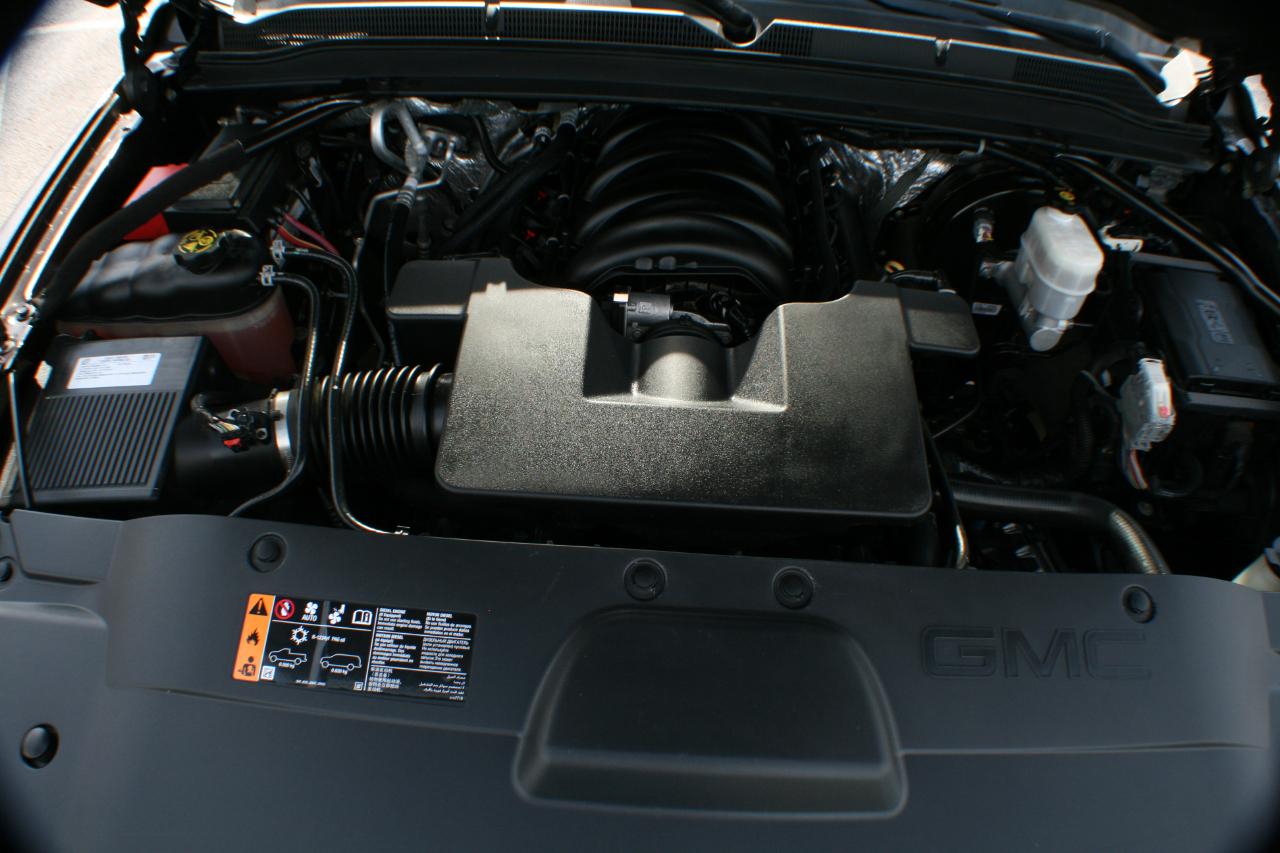 GMC Yukon Denali 4WD 2017