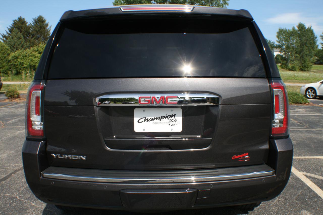 GMC Yukon Denali 4WD 2017