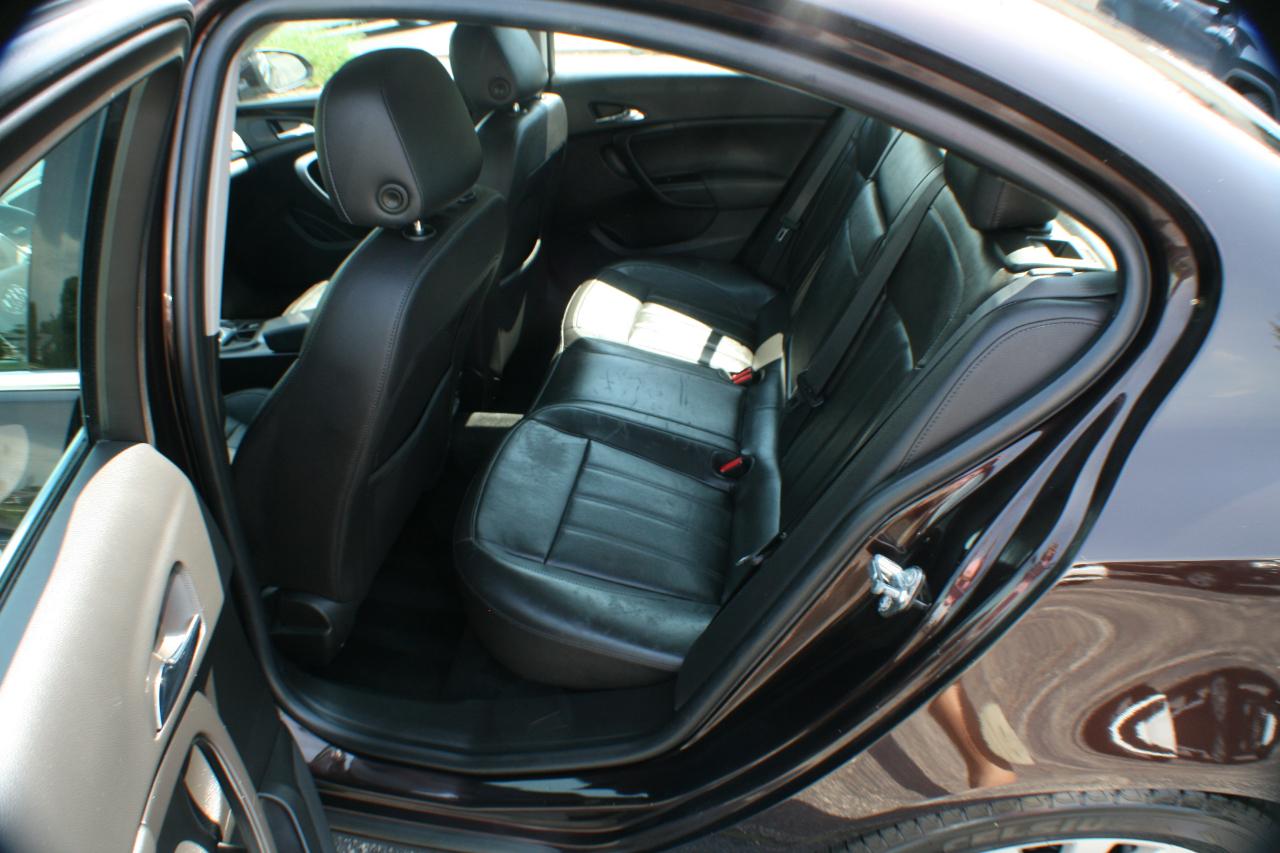 Buick Regal CXL Turbo - 2XT 2011