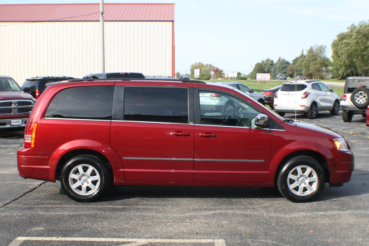 Chrysler Town & Country Touring Plus 2010