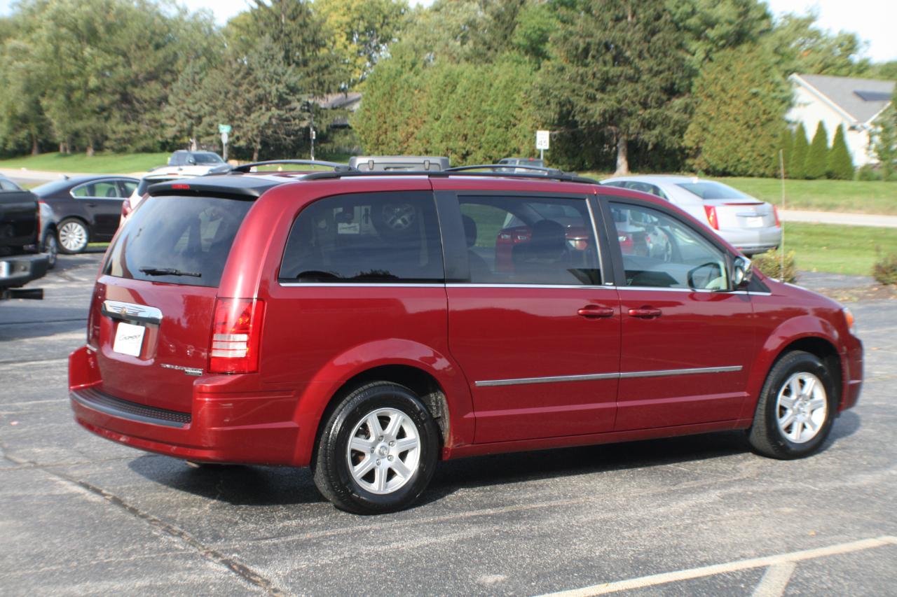 Chrysler Town & Country Touring Plus 2010
