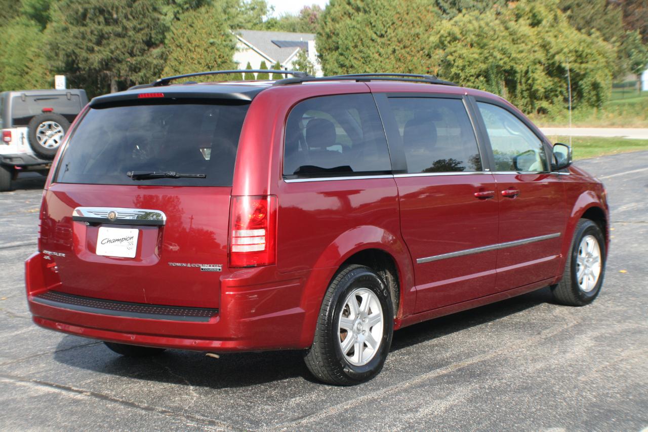 Chrysler Town & Country Touring Plus 2010
