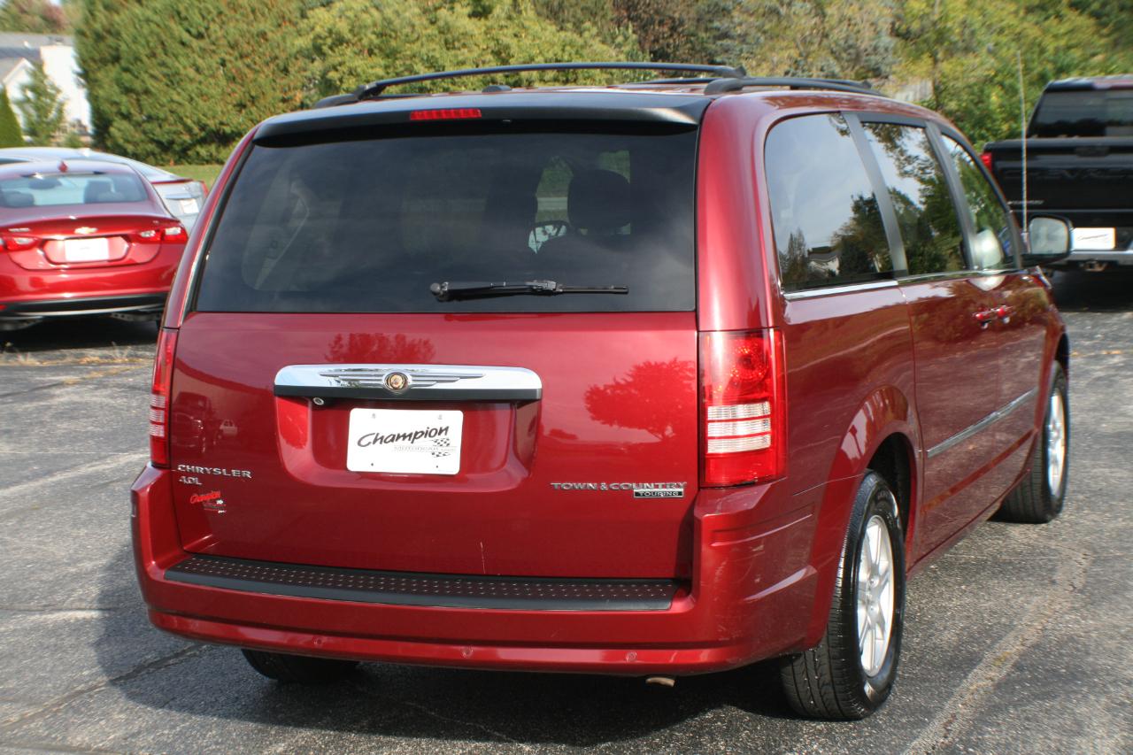 Chrysler Town & Country Touring Plus 2010