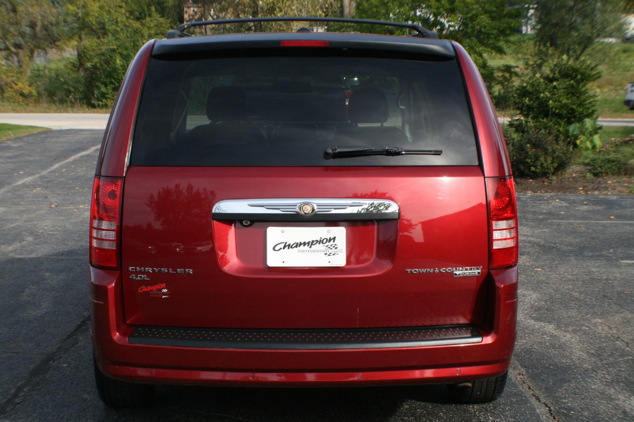 Chrysler Town & Country Touring Plus 2010