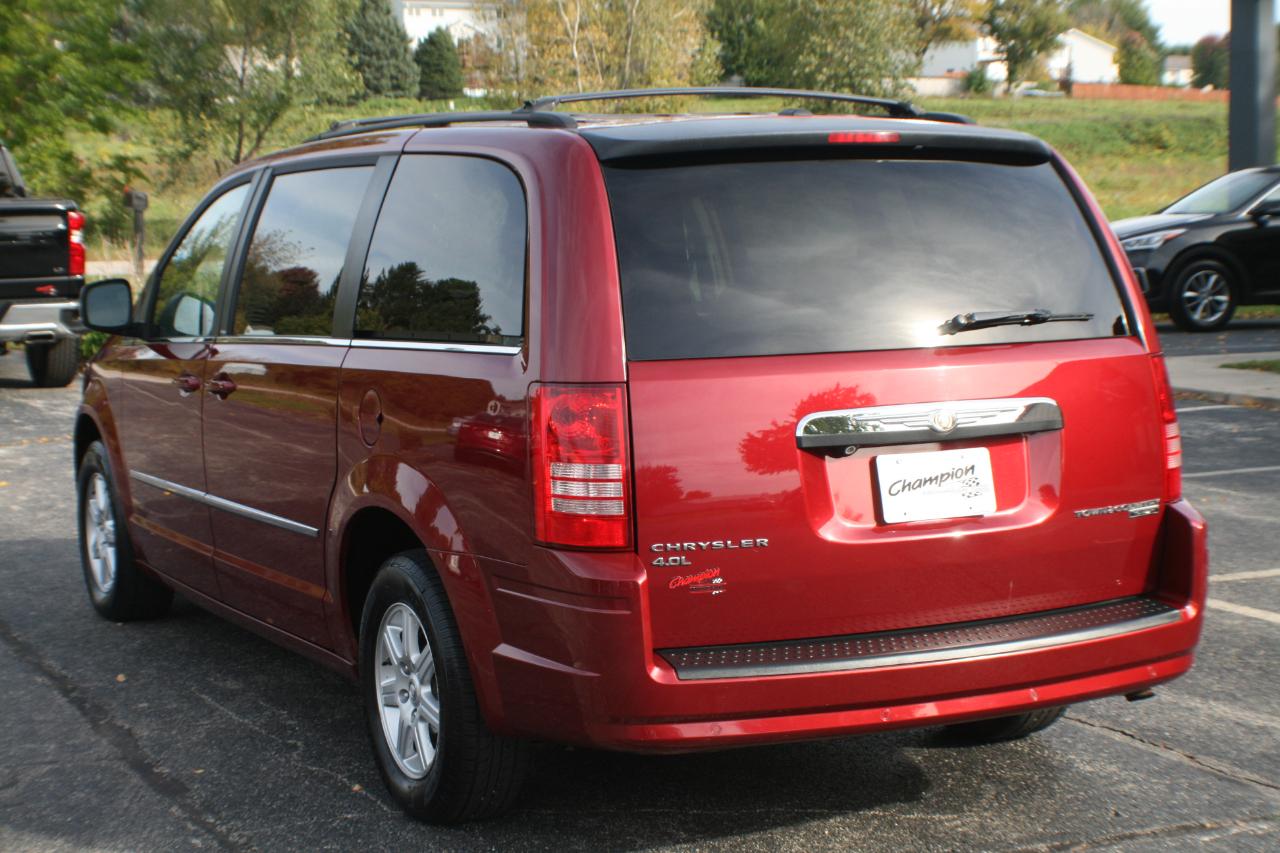 Chrysler Town & Country Touring Plus 2010
