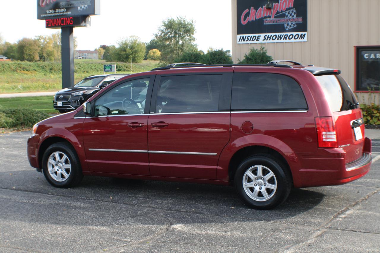 Chrysler Town & Country Touring Plus 2010