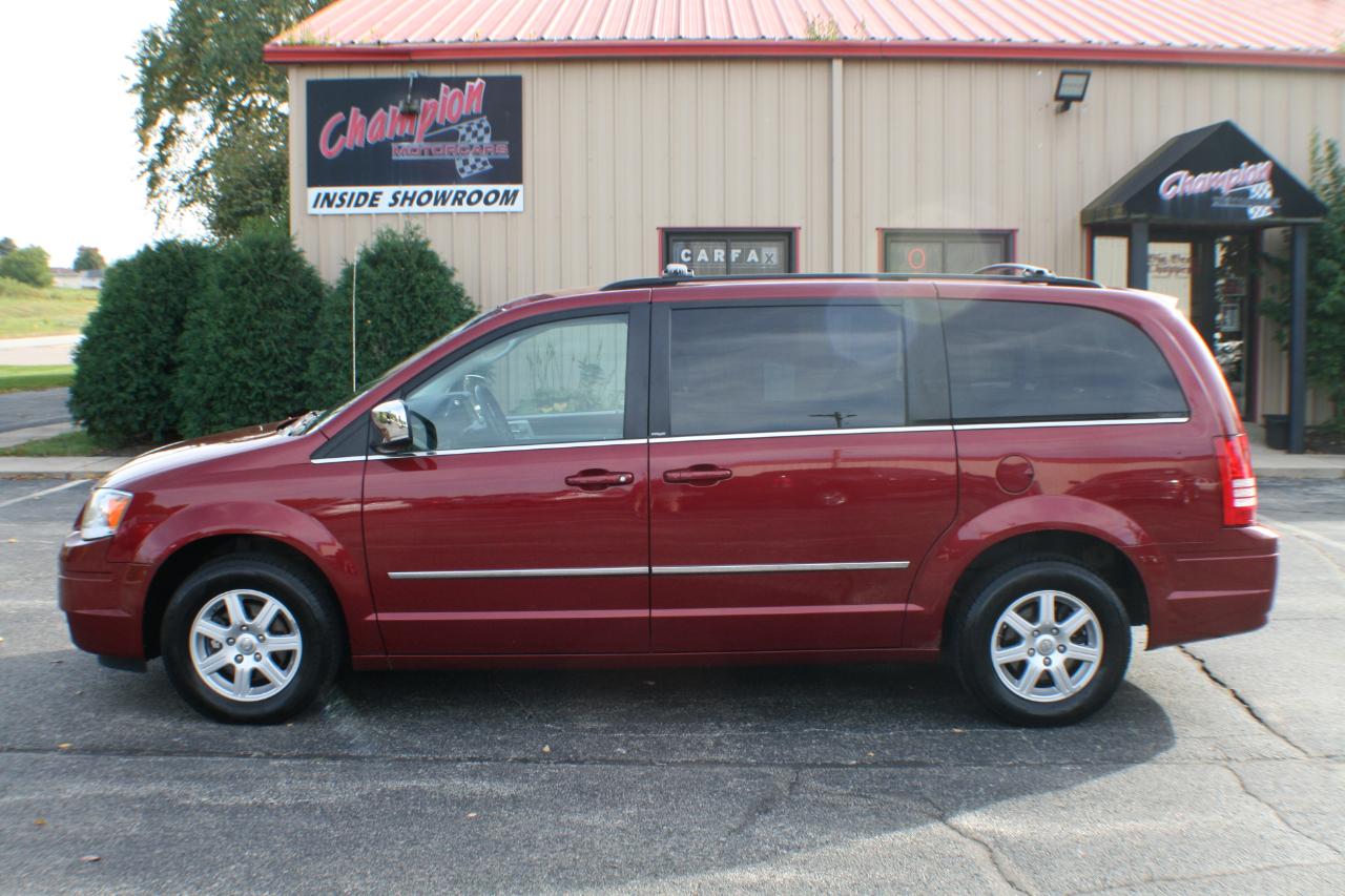 Chrysler Town & Country Touring Plus 2010