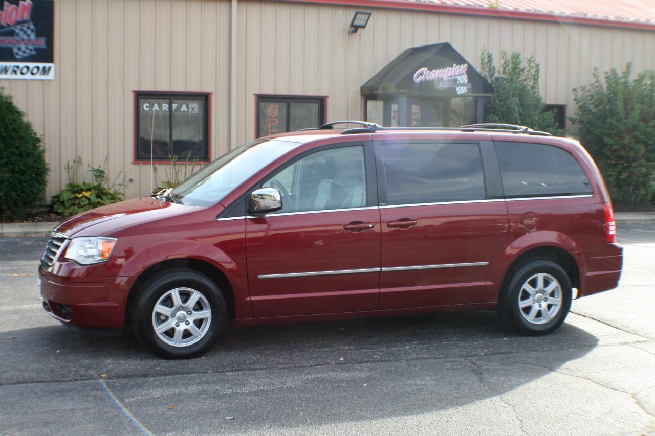 Chrysler Town & Country Touring Plus 2010