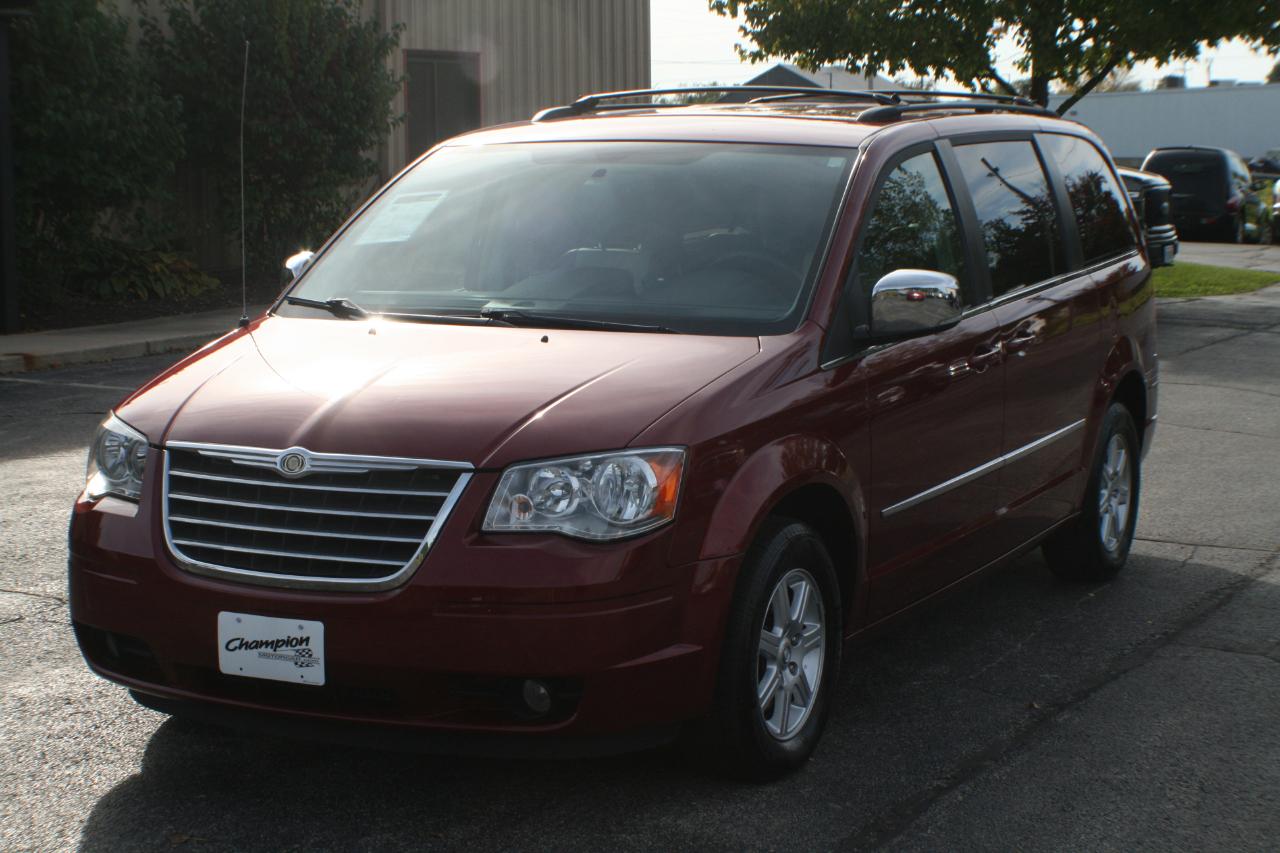 Chrysler Town & Country Touring Plus 2010