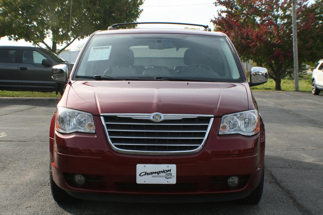 Chrysler Town & Country Touring Plus 2010