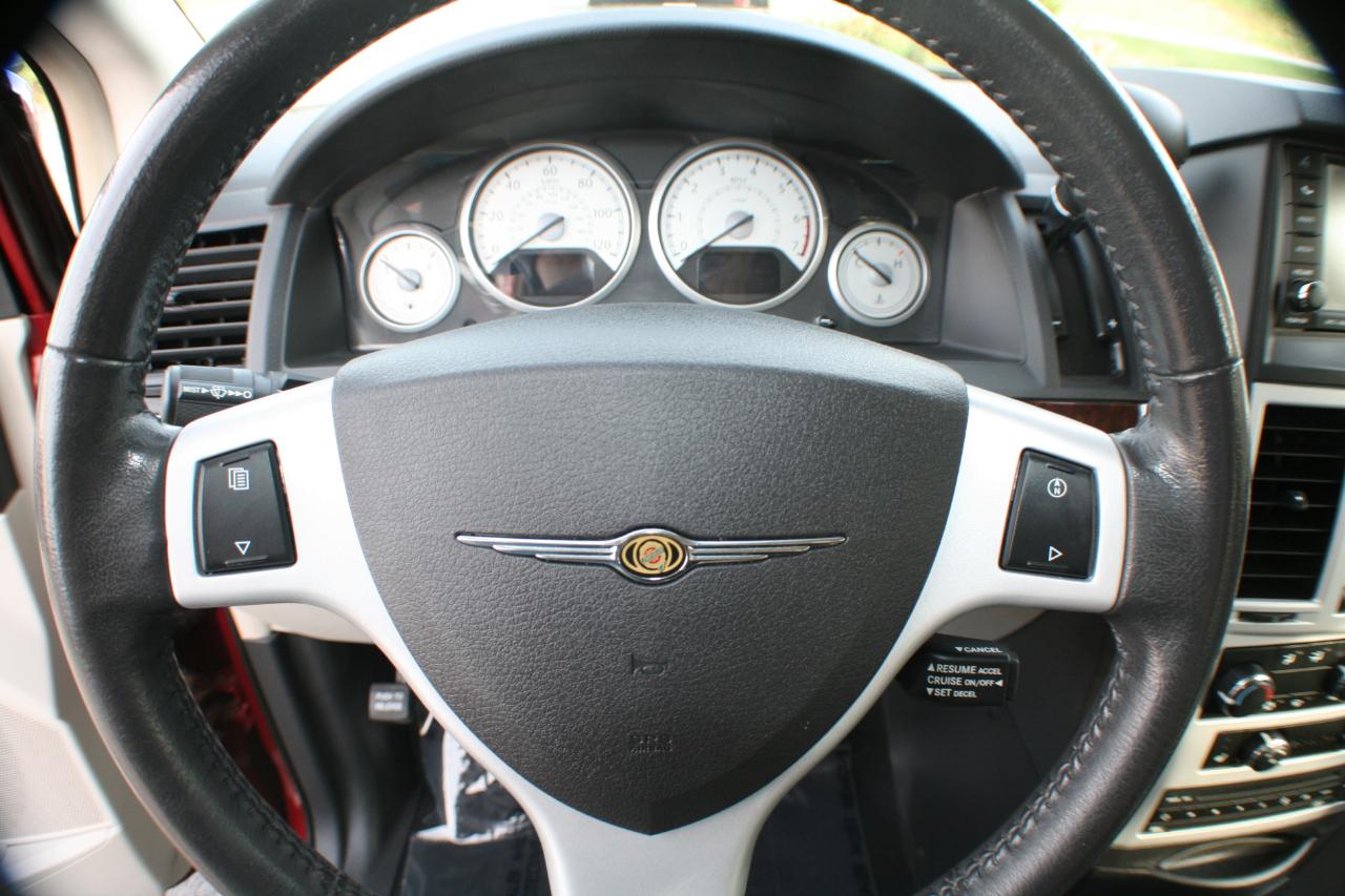 Chrysler Town & Country Touring Plus 2010
