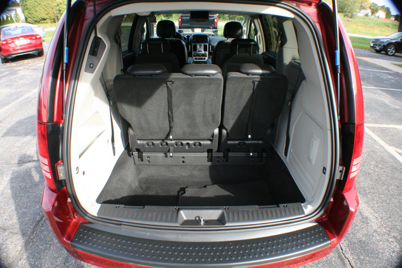 Chrysler Town & Country Touring Plus 2010