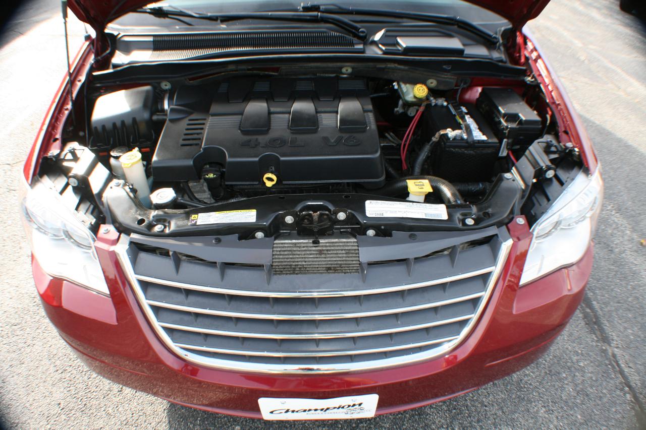 Chrysler Town & Country Touring Plus 2010