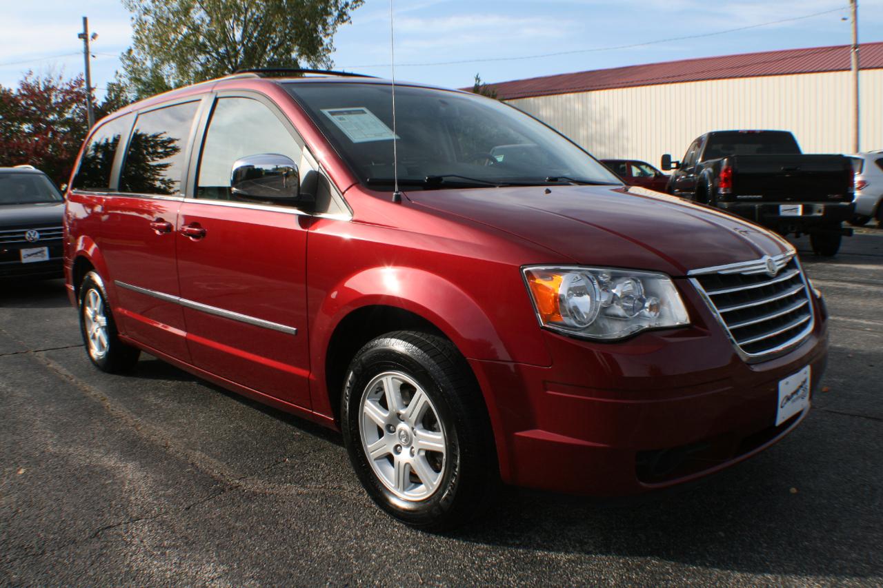Chrysler Town & Country Touring Plus 2010
