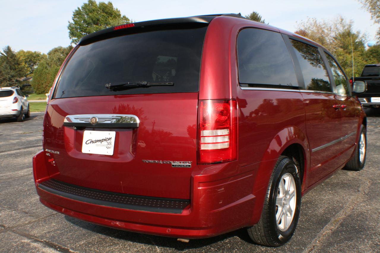 Chrysler Town & Country Touring Plus 2010
