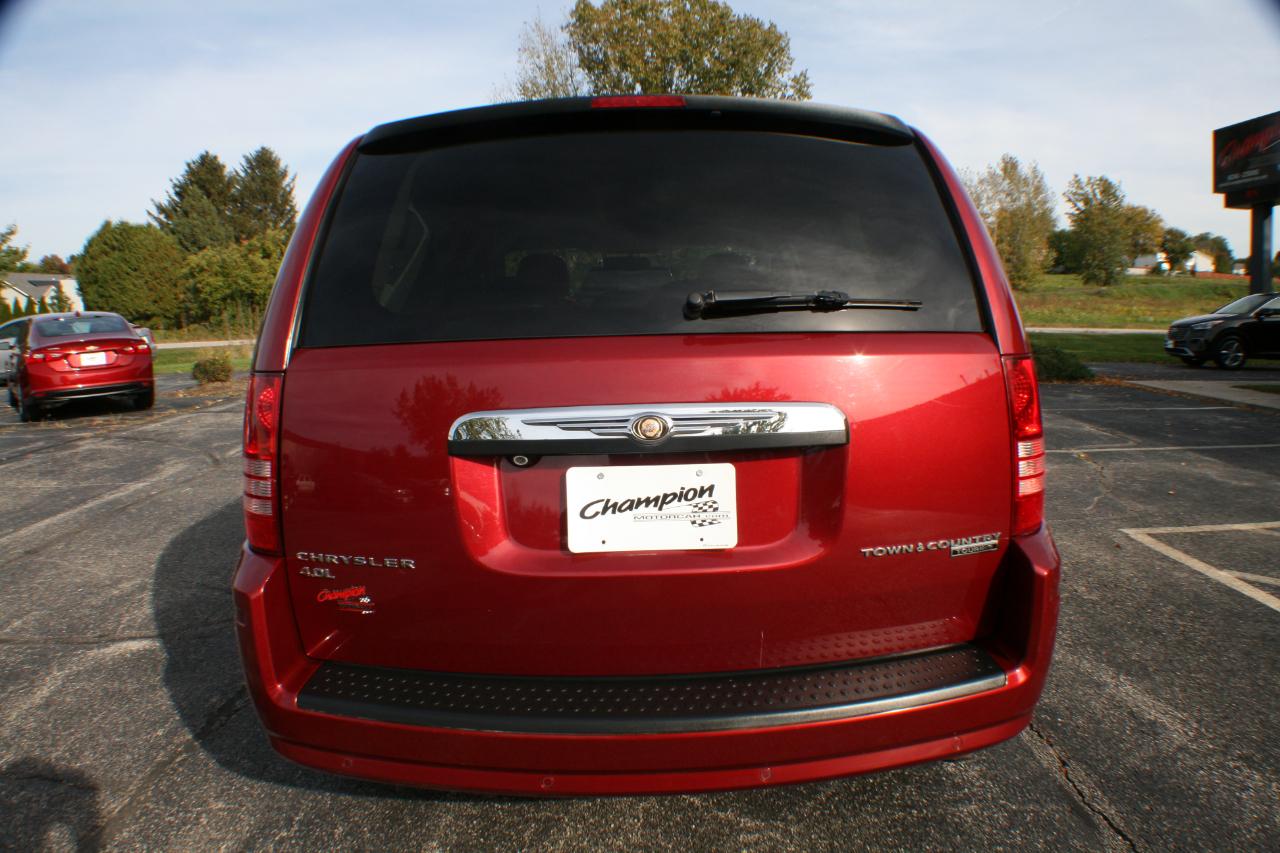 Chrysler Town & Country Touring Plus 2010