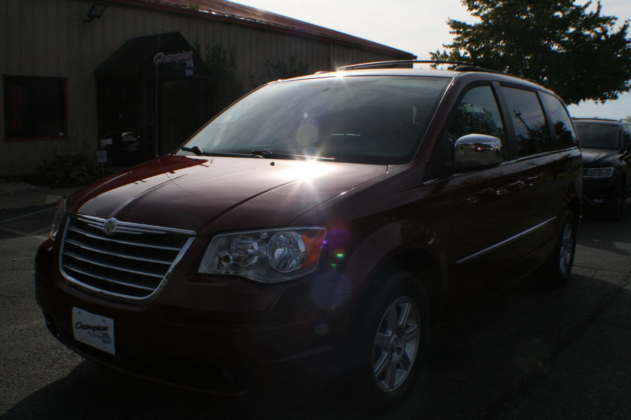 Chrysler Town & Country Touring Plus 2010