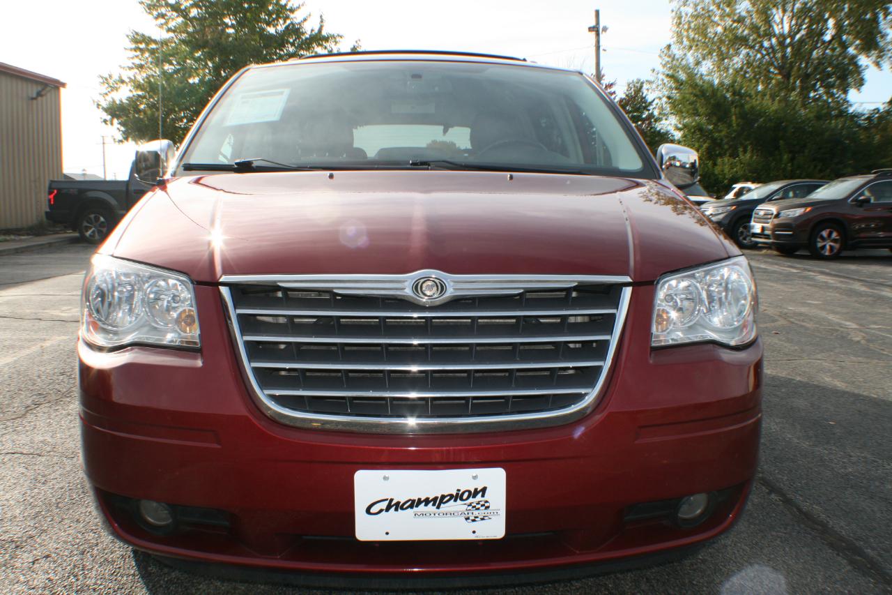 Chrysler Town & Country Touring Plus 2010