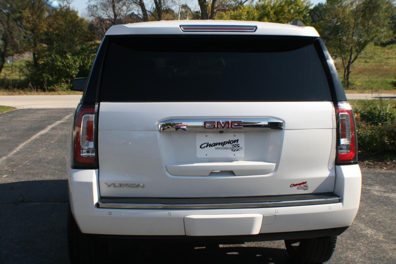 GMC Yukon Denali 4WD 2017