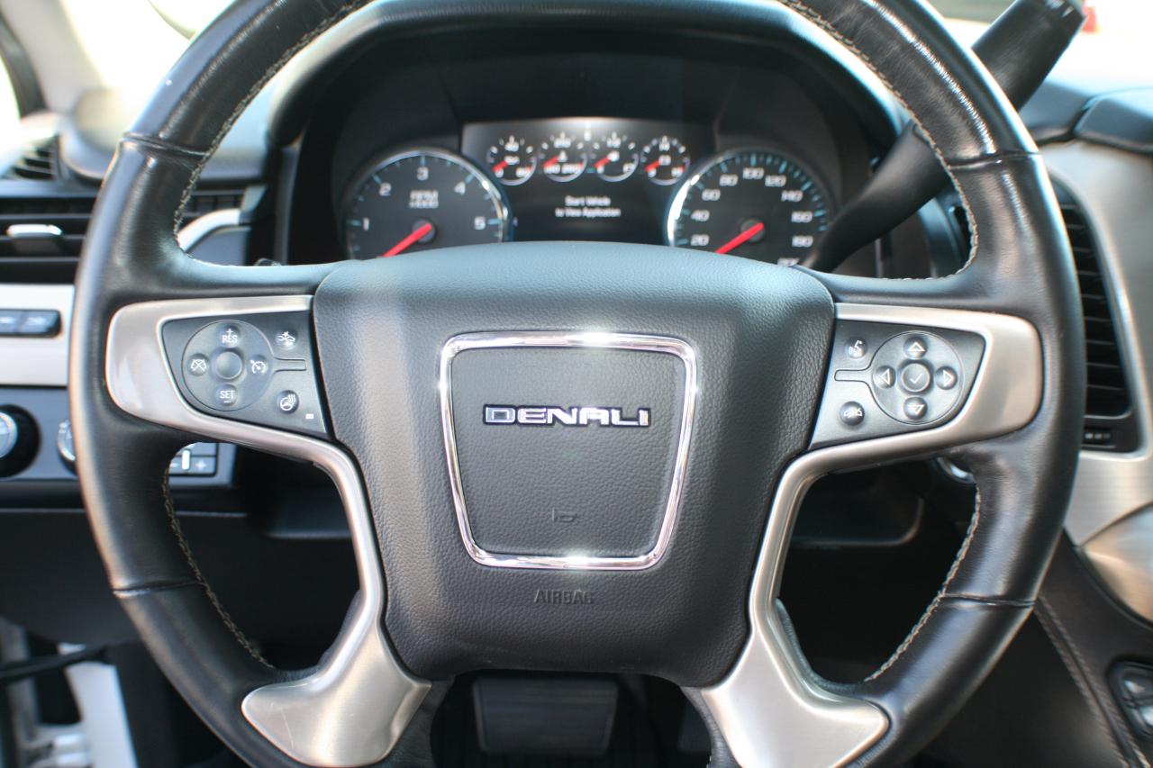 GMC Yukon Denali 4WD 2017