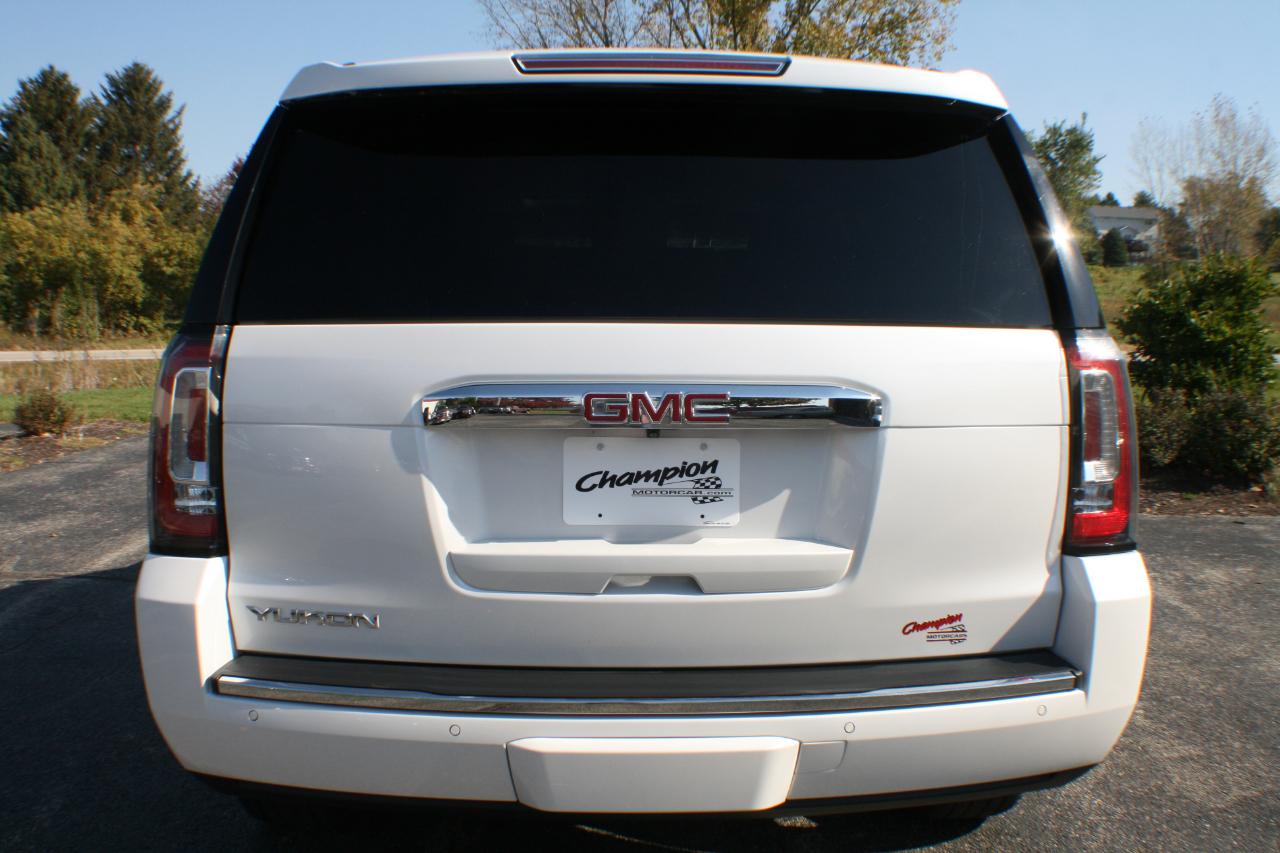 GMC Yukon Denali 4WD 2017