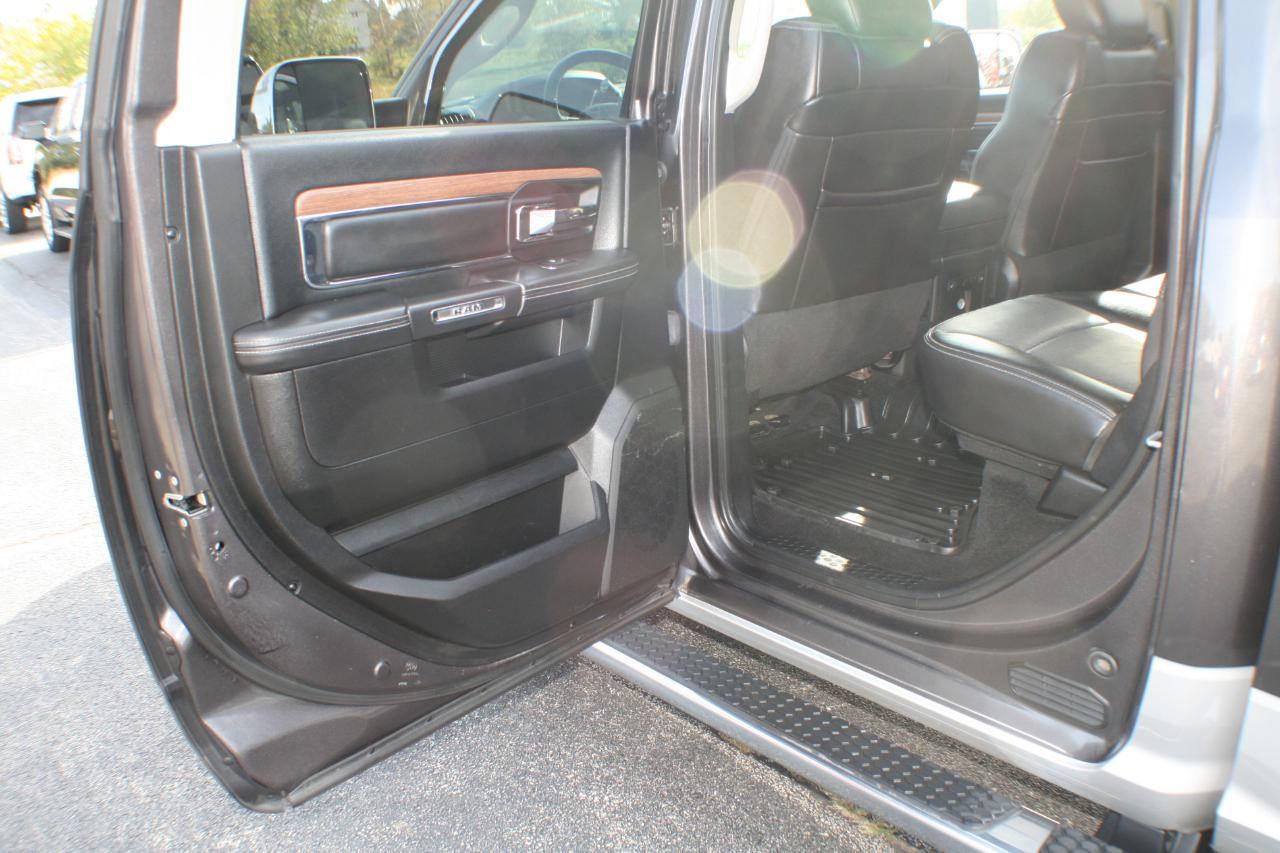 RAM 1500 Laramie Crew Cab SWB 4WD 2014