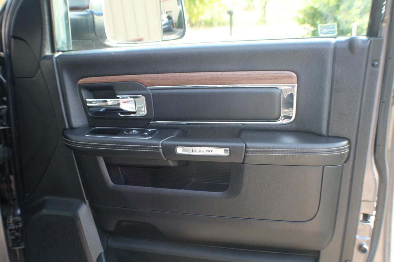RAM 1500 Laramie Crew Cab SWB 4WD 2014