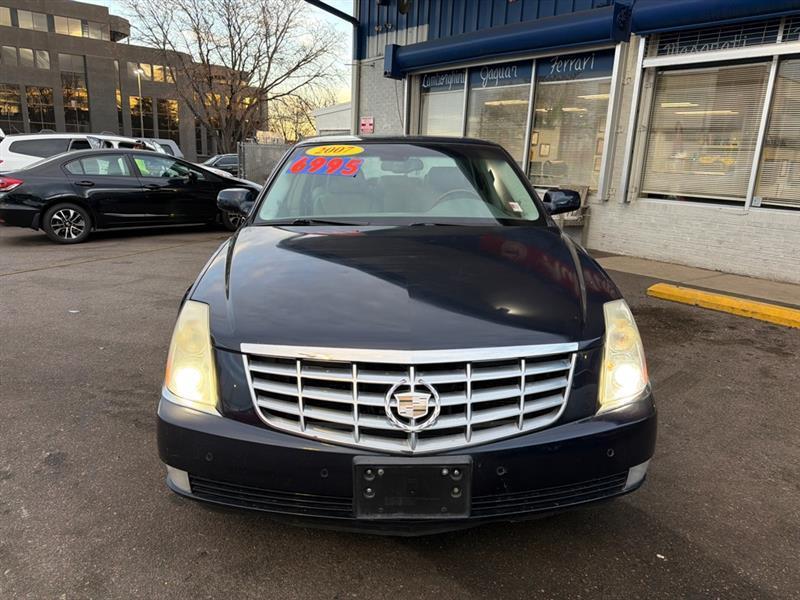 Cadillac DTS 4dr Sdn Luxury II 2007