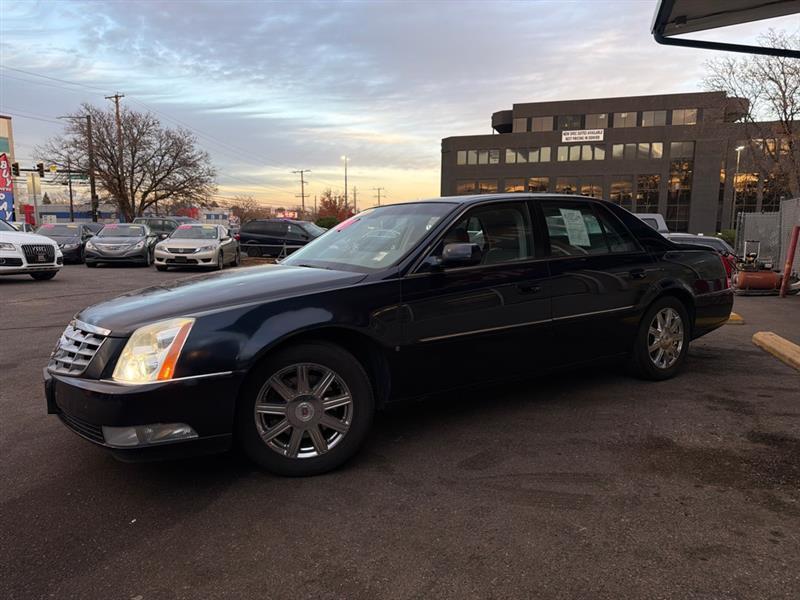 Cadillac DTS 4dr Sdn Luxury II 2007