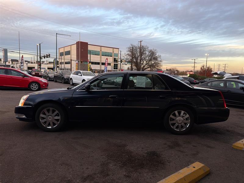 Cadillac DTS 4dr Sdn Luxury II 2007