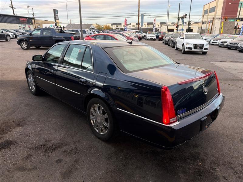 Cadillac DTS 4dr Sdn Luxury II 2007