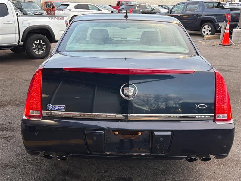 Cadillac DTS 4dr Sdn Luxury II 2007