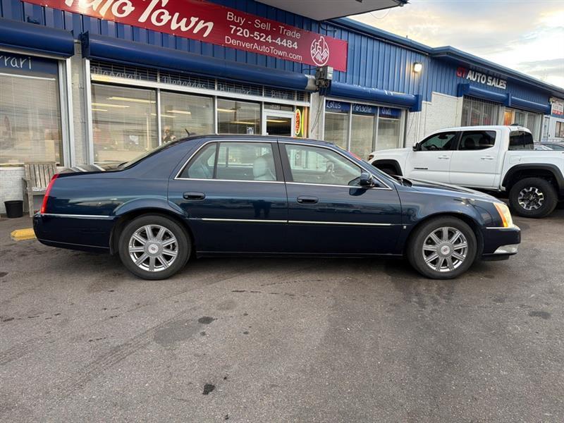 Cadillac DTS 4dr Sdn Luxury II 2007