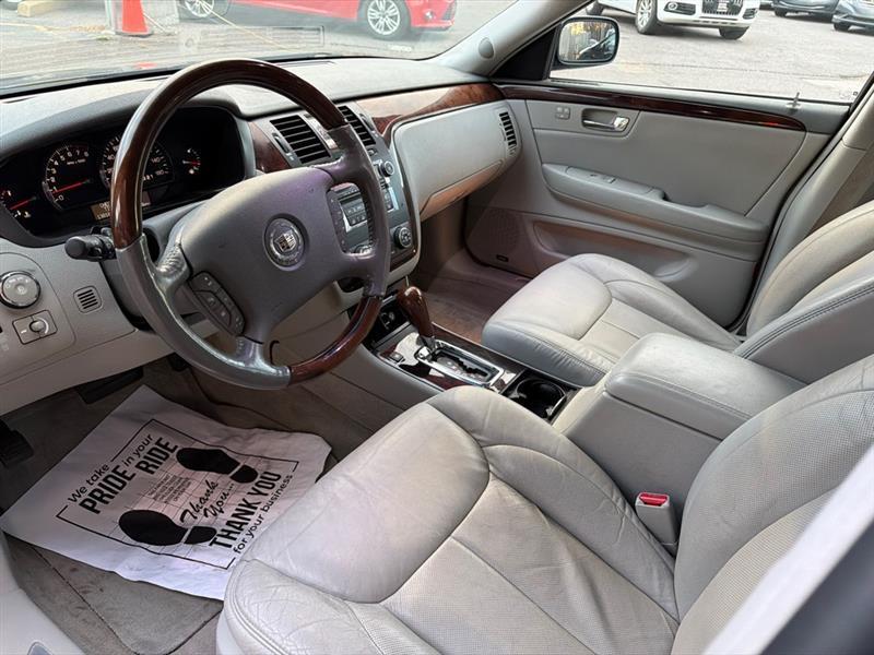 Cadillac DTS 4dr Sdn Luxury II 2007