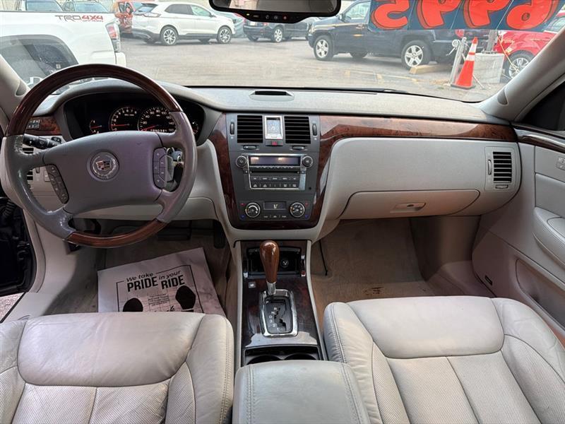 Cadillac DTS 4dr Sdn Luxury II 2007
