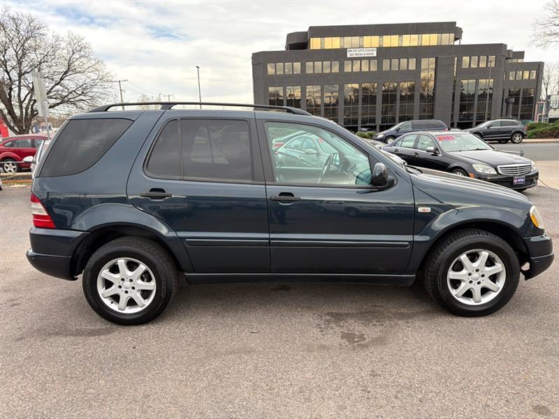 Mercedes-Benz M-Class 4dr AWD 4.3L 1999