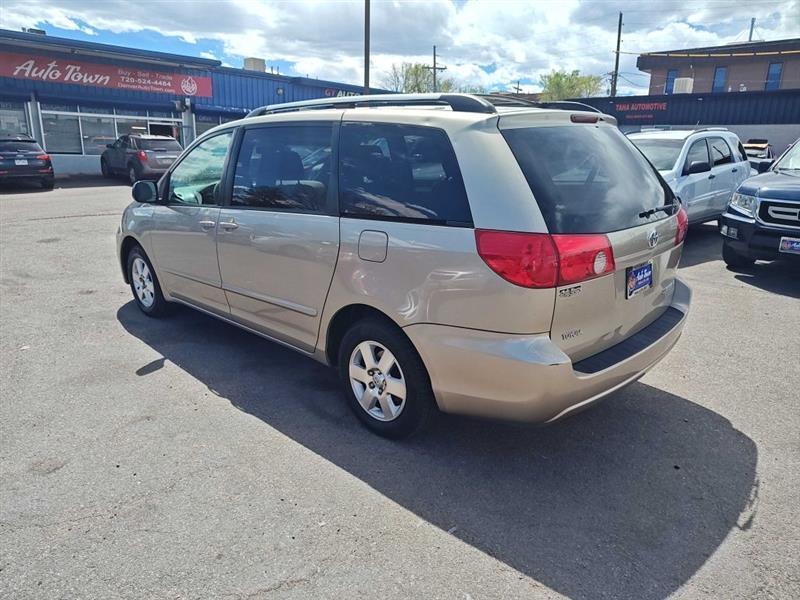 Toyota Sienna 5dr 7-Pass Van CE FWD (Natl) 2008